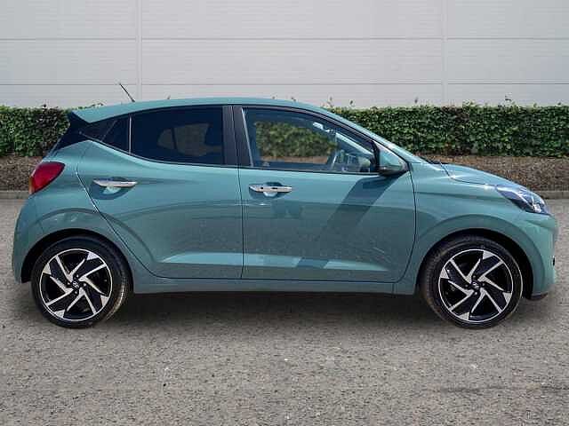 Hyundai i10 1.2 Premium Hatchback 5dr Petrol Auto Euro 6 (s/s) (84 ps)