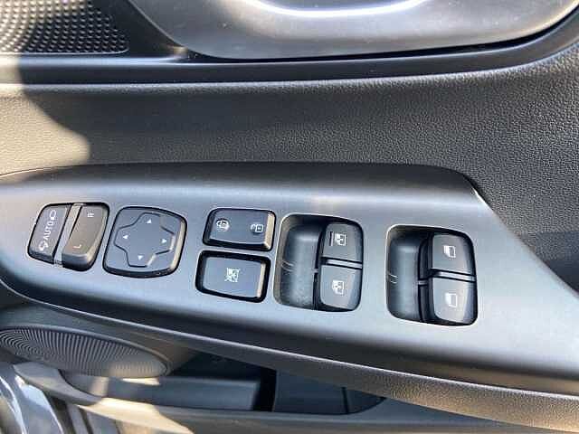 Hyundai Kona 64kWh Premium SUV 5dr Electric Auto (10.5kW Charger) (204 ps)