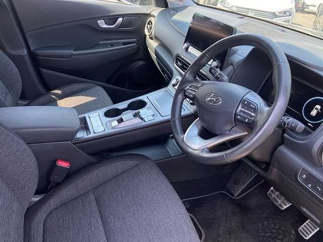 Hyundai Kona 64kWh Premium SUV 5dr Electric Auto (10.5kW Charger) (204 ps)