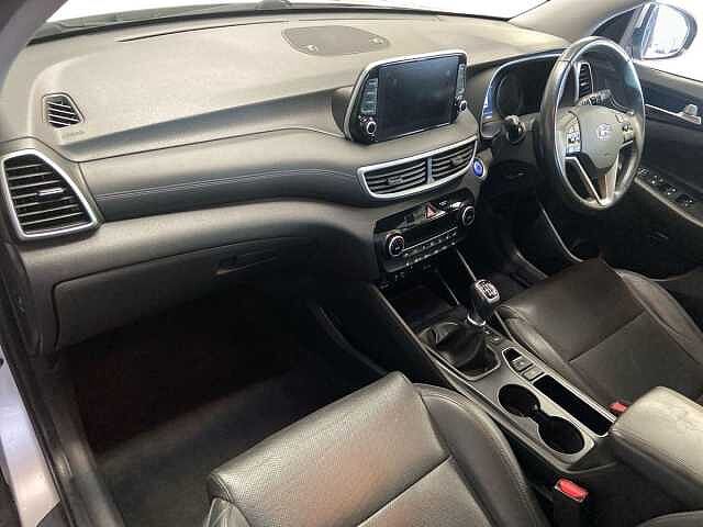 Hyundai TUCSON 1.6 GDi Premium SUV 5dr Petrol Manual Euro 6 (s/s) (132 ps) Platinum Silver