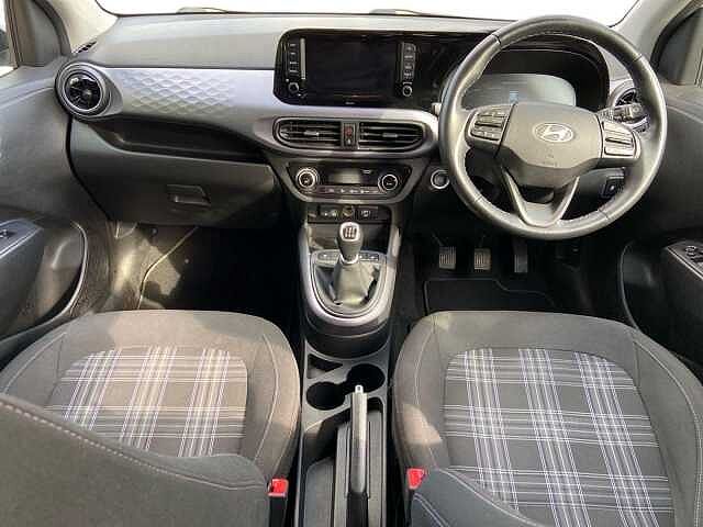 Hyundai I10 1.2 Premium Hatchback 5dr Petrol Manual Euro 6 (s/s) (84 ps) Atlas White