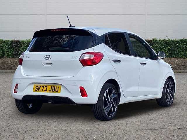 Hyundai I10 1.2 Premium Hatchback 5dr Petrol Manual Euro 6 (s/s) (84 ps) Atlas White