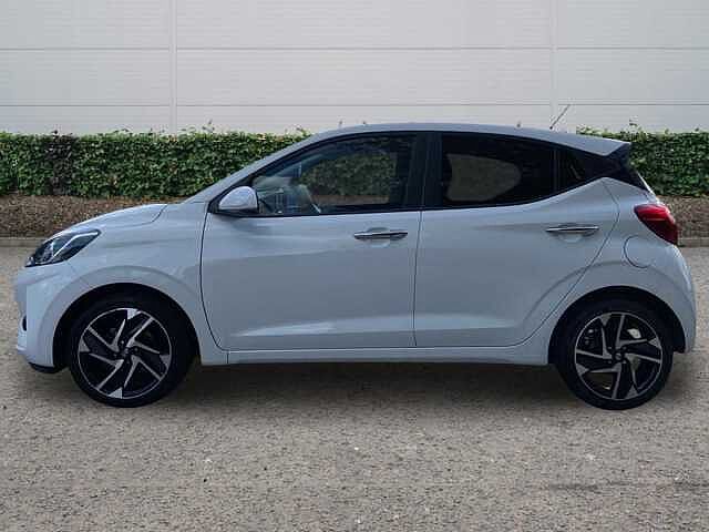 Hyundai I10 1.2 Premium Hatchback 5dr Petrol Manual Euro 6 (s/s) (84 ps) Atlas White