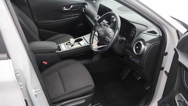 Hyundai KONA 39kWh SE Connect SUV 5dr Electric Auto (10.5kW Charger) (136 ps) Grey