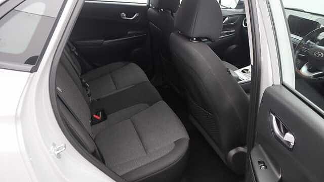 Hyundai KONA 39kWh SE Connect SUV 5dr Electric Auto (10.5kW Charger) (136 ps) Grey