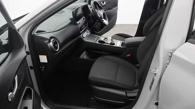 Hyundai KONA 39kWh SE Connect SUV 5dr Electric Auto (10.5kW Charger) (136 ps) Grey