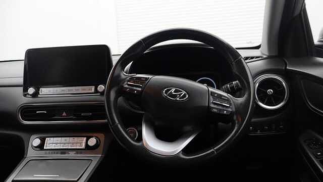 Hyundai KONA 39kWh SE Connect SUV 5dr Electric Auto (10.5kW Charger) (136 ps) Grey