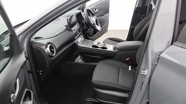 Hyundai KONA 64kWh Premium SUV 5dr Electric Auto (10.5kW Charger) (204 ps)
