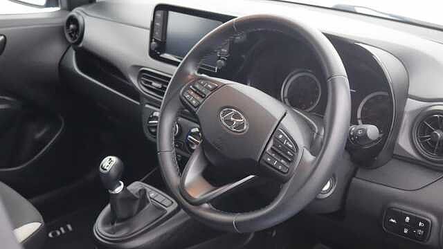 Hyundai i10 1.0 SE Connect Hatchback 5dr Petrol Manual Euro 6 (s/s) (67 ps)