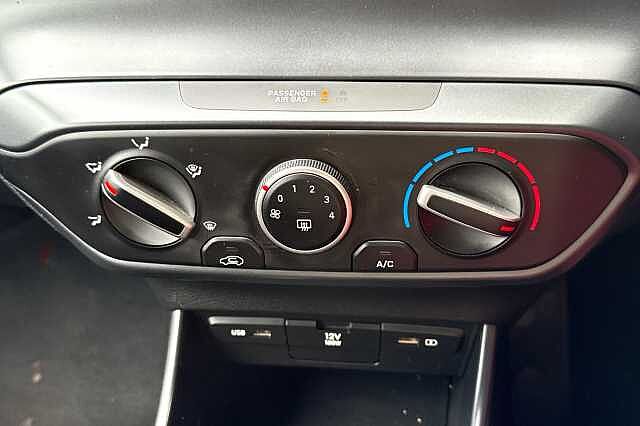 Hyundai BAYON T-GDI SE CONNECT DCT MHEV Sleek Silver