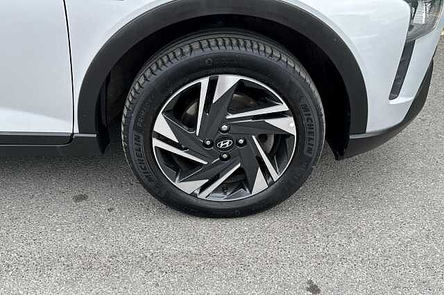 Hyundai BAYON T-GDI SE CONNECT DCT MHEV Sleek Silver