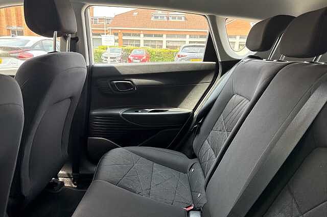Hyundai BAYON T-GDI SE CONNECT MHEV Atlas White