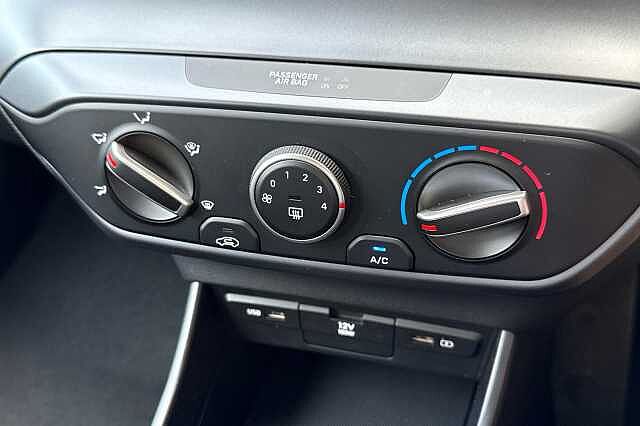 Hyundai BAYON T-GDI SE CONNECT MHEV Atlas White