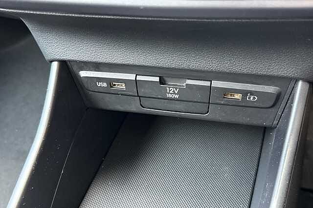 Hyundai BAYON T-GDI SE CONNECT MHEV Atlas White
