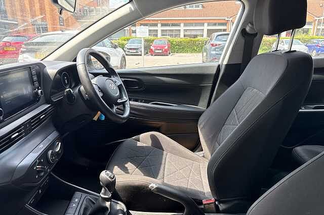 Hyundai BAYON T-GDI SE CONNECT MHEV Atlas White