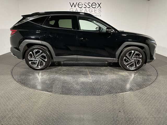 Hyundai TUCSON 1.6T 48V MHD Ultimate 5dr DCT Black