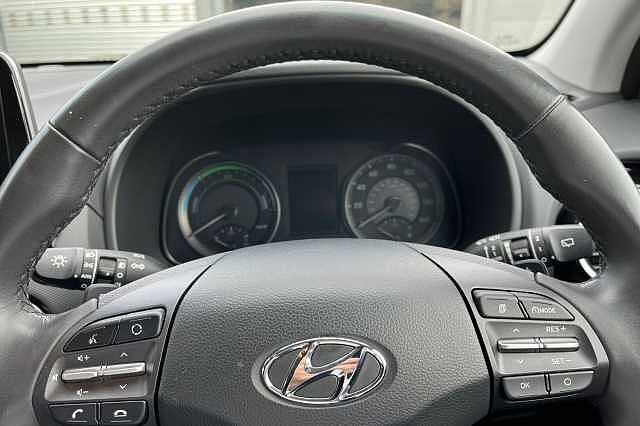 Hyundai KONA 1.6 GDi Hybrid Premium 5dr DCT White