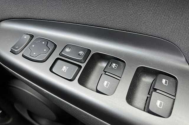 Hyundai KONA 1.6 GDi Hybrid Premium 5dr DCT White