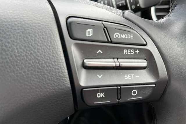Hyundai KONA 1.6 GDi Hybrid Premium 5dr DCT White