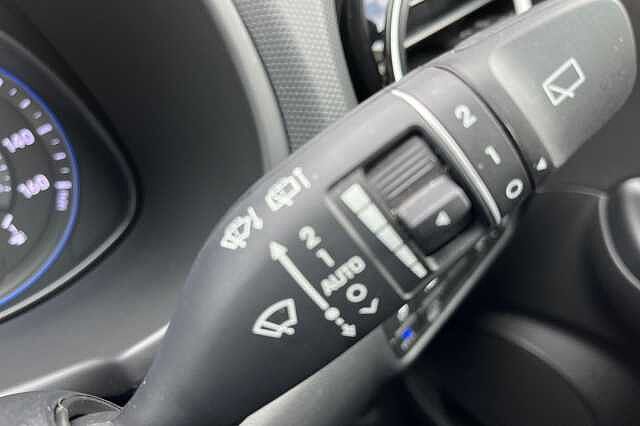 Hyundai KONA 1.6 GDi Hybrid Premium 5dr DCT White
