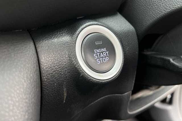 Hyundai KONA 1.6 GDi Hybrid Premium 5dr DCT White