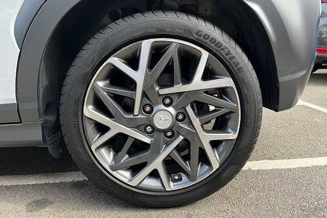 Hyundai KONA 1.6 GDi Hybrid Premium 5dr DCT White