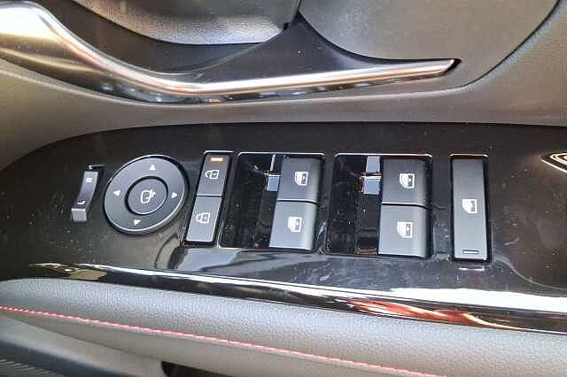 Hyundai TUCSON 1.6T Hybrid N Line 5dr Auto White