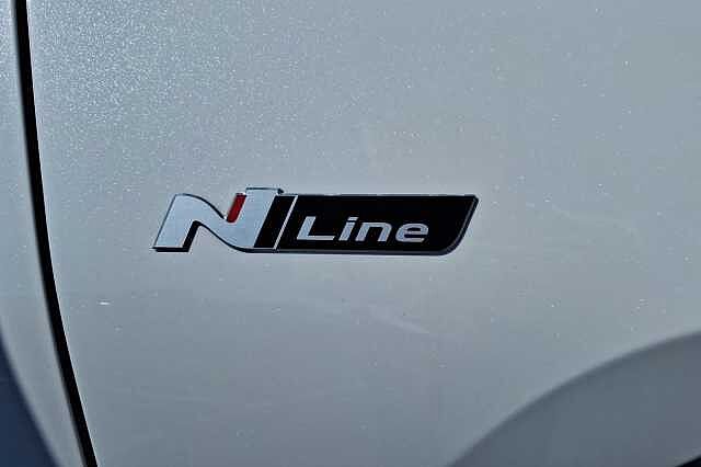 Hyundai TUCSON 1.6T Hybrid N Line 5dr Auto White