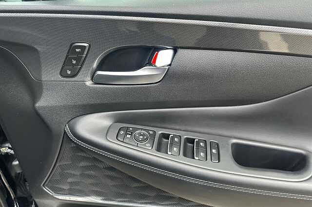 Hyundai SANTA FE 1.6 TGDi Hybrid Ultimate 5dr Auto Black