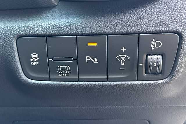 Hyundai KONA 1.6 GDi Hybrid Premium 5dr DCT Grey