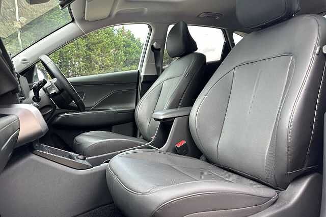 Hyundai KONA 1.6 GDi Hybrid Ultimate 5dr DCT White