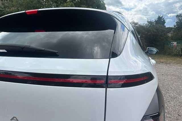 Hyundai KONA 1.6 GDi Hybrid Ultimate 5dr DCT White