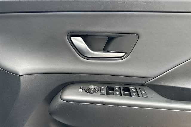 Hyundai KONA 1.6 GDi Hybrid Ultimate 5dr DCT White