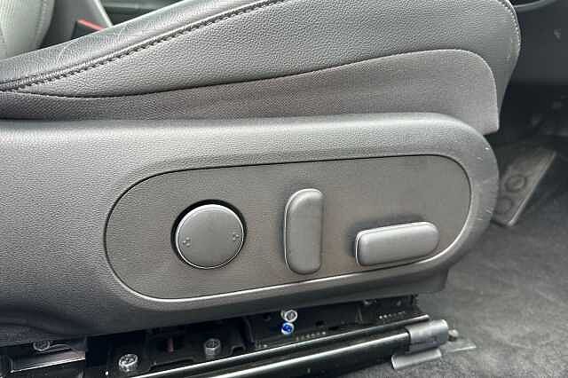 Hyundai KONA 1.6 GDi Hybrid Ultimate 5dr DCT White