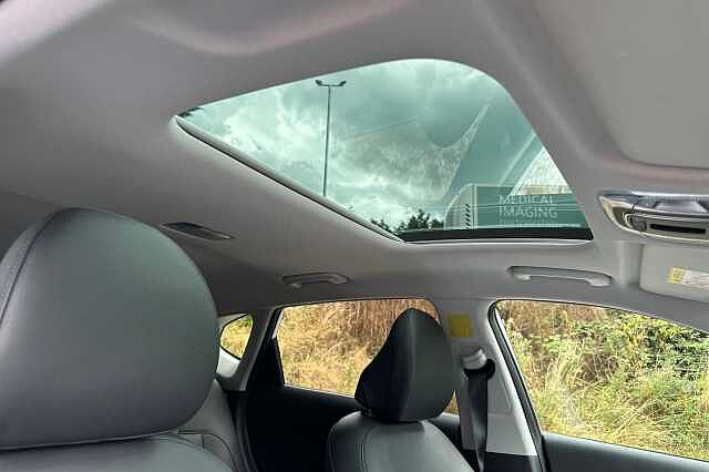 Hyundai KONA 1.6 GDi Hybrid Ultimate 5dr DCT White