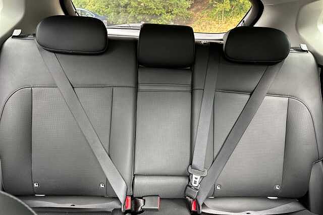 Hyundai KONA 1.6 GDi Hybrid Ultimate 5dr DCT White