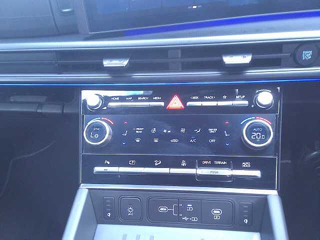Hyundai SANTA FE 1.6 TGDi Plug-in Hybrid Calligraphy 5dr 4WD Auto Creamy White