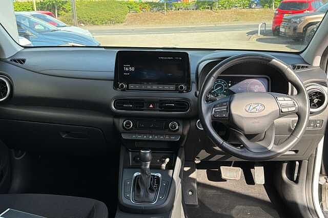 Hyundai KONA 1.6 GDi Hybrid Premium 5dr DCT Atlas White
