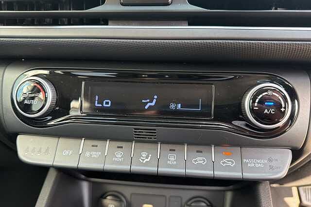 Hyundai KONA 1.6 GDi Hybrid Premium 5dr DCT Atlas White