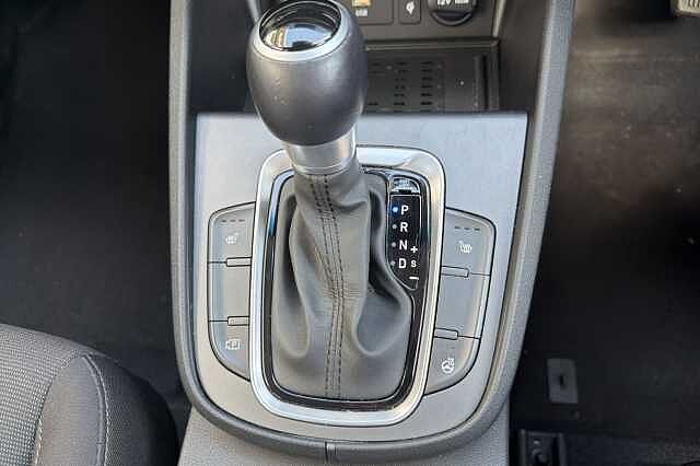 Hyundai KONA 1.6 GDi Hybrid Premium 5dr DCT Atlas White