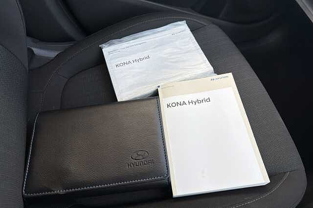 Hyundai KONA 1.6 GDi Hybrid Premium 5dr DCT Atlas White