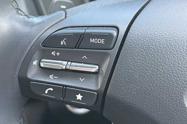 Hyundai KONA 1.6 GDi Hybrid Premium 5dr DCT Atlas White