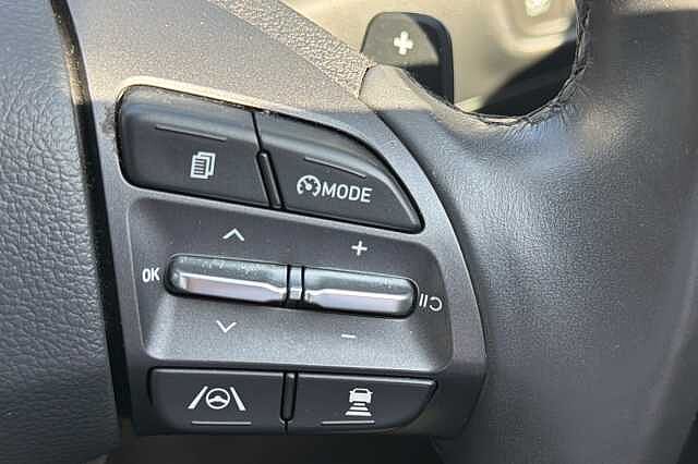 Hyundai KONA 1.6 GDi Hybrid Premium 5dr DCT Atlas White