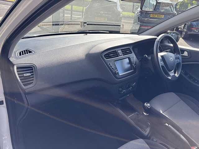 Hyundai i20 Play 1.2 84PS 6MT