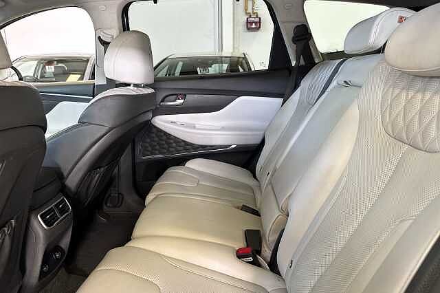 Hyundai SANTA FE 1.6 TGDi Hybrid Ultimate 5dr 4WD Auto White