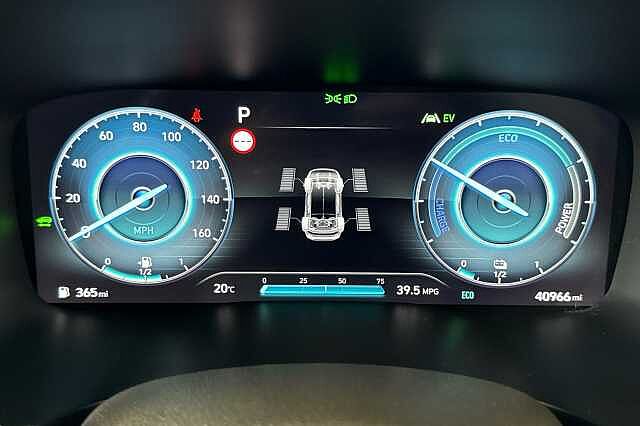 Hyundai SANTA FE 1.6 TGDi Hybrid Ultimate 5dr 4WD Auto White