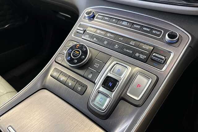 Hyundai SANTA FE 1.6 TGDi Hybrid Ultimate 5dr 4WD Auto White