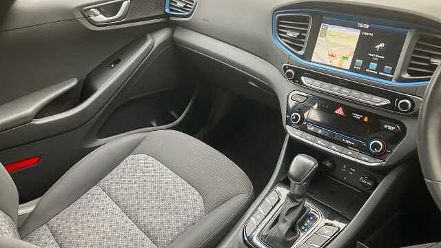 Hyundai IONIQ 1.6 GDi Plug-in Hybrid Premium 5dr DCT Hatchback Silver