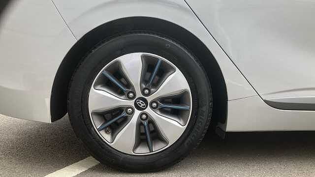 Hyundai IONIQ 1.6 GDi Plug-in Hybrid Premium 5dr DCT Hatchback Silver