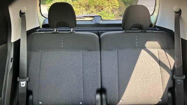 Hyundai INSTER 85kW 02 49kWh 5dr Auto Electric Hatchback